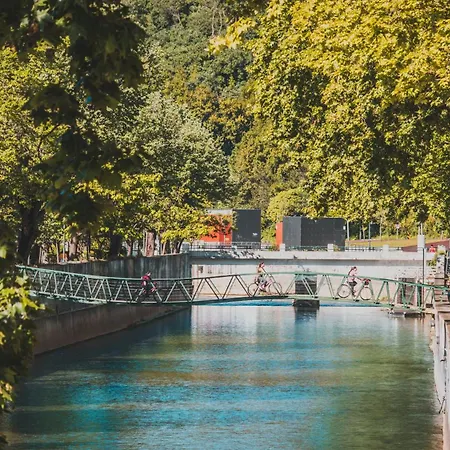 Casa Tertulias בית הארחה לייריה