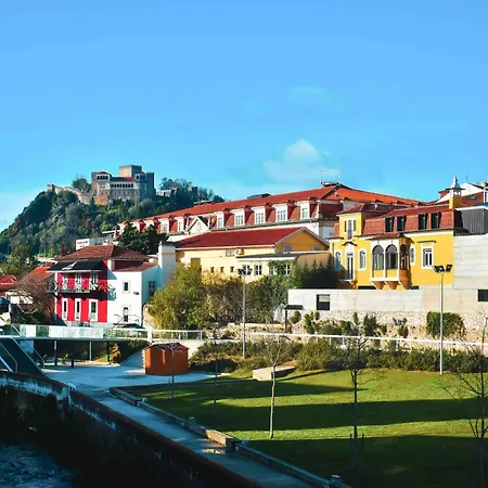 Casa Tertulias לייריה